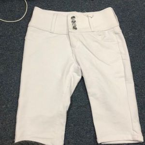 Roma Collection high-waisted Capri.